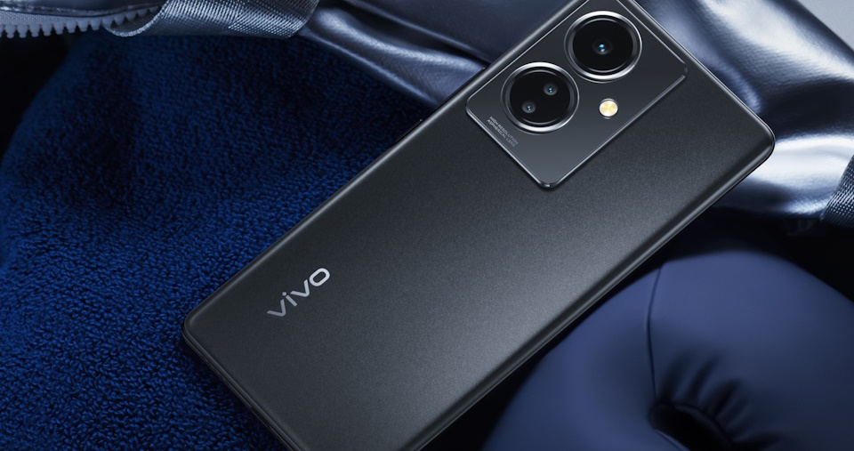 Studio Portrait on the go: vivo launches the V29 with unique Aura Light  feature