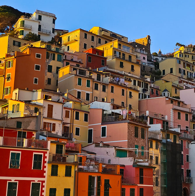 příklady portrétů z&nbsp;telefonu vivo x100 pro s&nbsp;texturovanou barvou