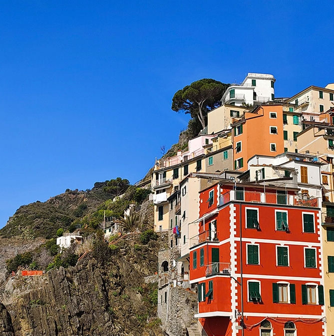 příklady portrétů z&nbsp;telefonu vivo x100 pro s&nbsp;přirozenou barvou