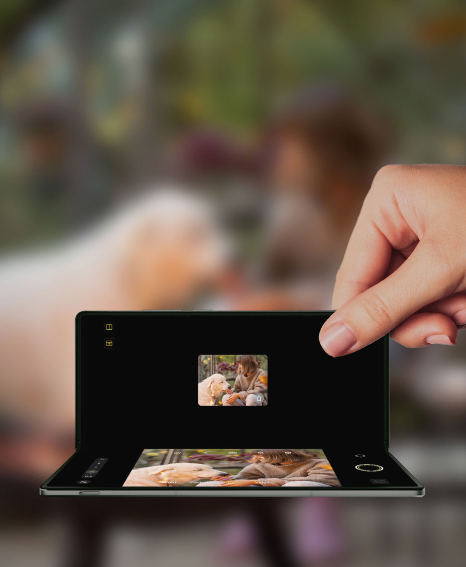 vivo X Fold3 Pro with waist-level shooting