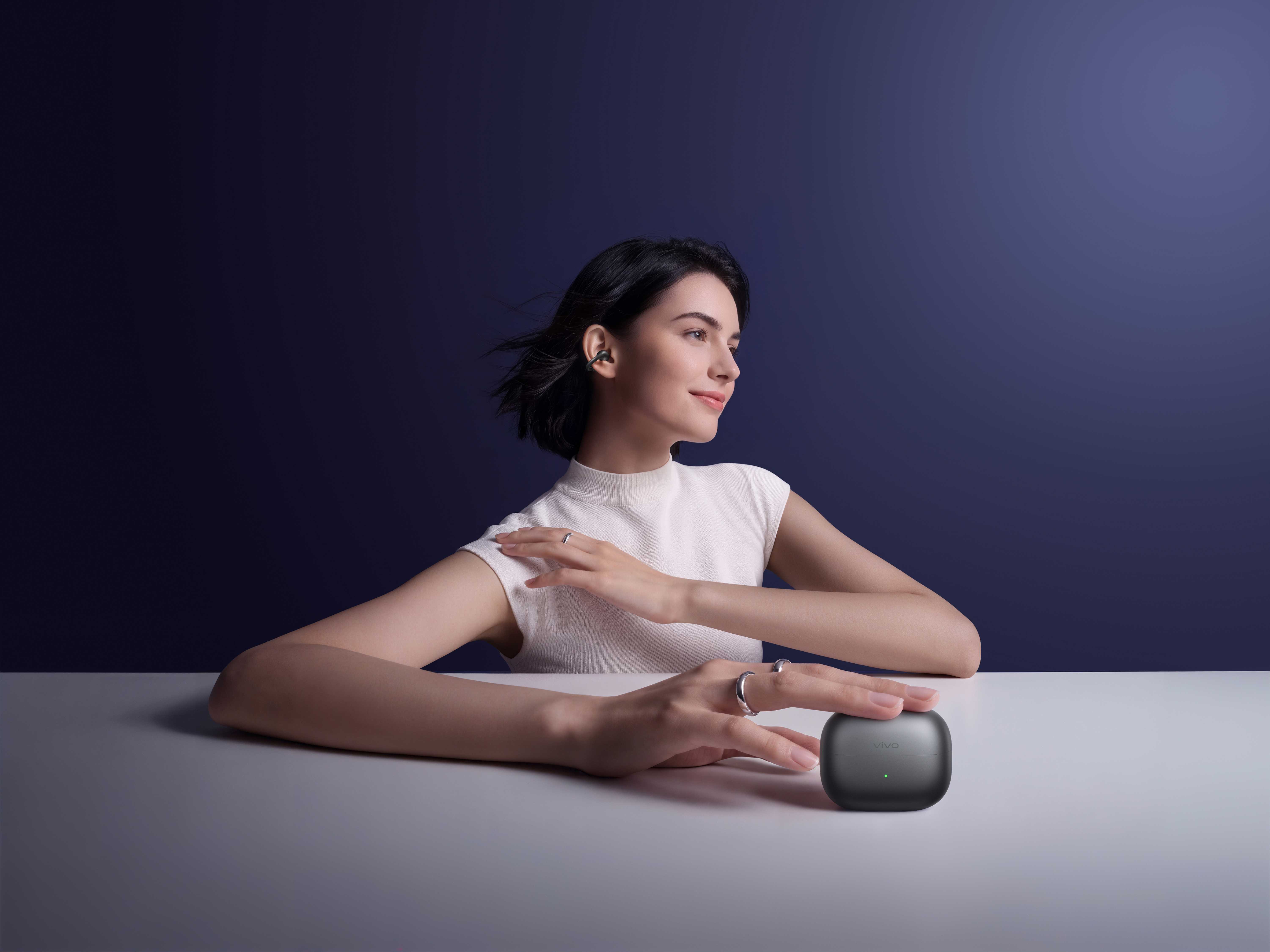 vivo Buds Clip with a comfortable and secure fit at just 5.2g